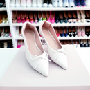 Sapatilha Prime bico fino Off White de Laço