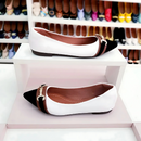 Sapatilha Prime bico fino alongada branca com bico preto