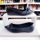 Sapatilha bico fino alongado preta com lacinho