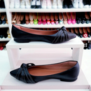 Sapatilha bico fino Preta com Detalhe Verniz