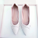 Sapatilha Prime bico fino Off White de Laço