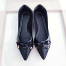 Sapatilha Prime bico fino alongado preta com lacinho