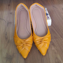 Sapatilhas Prime bico fino Mostarda Cruzada