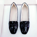 Mocassim Bico Quadrado Verniz Preto com Strass