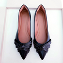 Sapatilha bico fino Preta com Detalhe Verniz