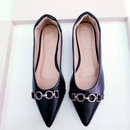 Sapatilha Bico Fino Renata Preta com detalhes