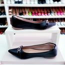 Sapatilha Prime Bico Fino Renata Preta com detalhes