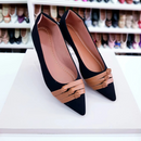 bico fino alongado preta com nozinhos caramelo