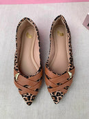 Sapatilha Bico Fino Animal Print Tiras Cruzadas -