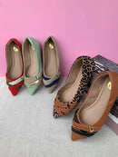 Sapatilha Bico Fino Animal Print Tiras Cruzadas -
