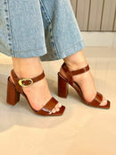 Sandália Salto Bloco Caramelo Flávia