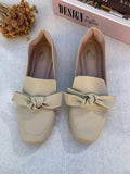 Mocassim Bico Quadrado Bege Com Laço