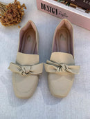 Mocassim Bico Quadrado Bege Com Laço