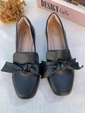 Mocassim Bico Quadrado Preto Com Laço